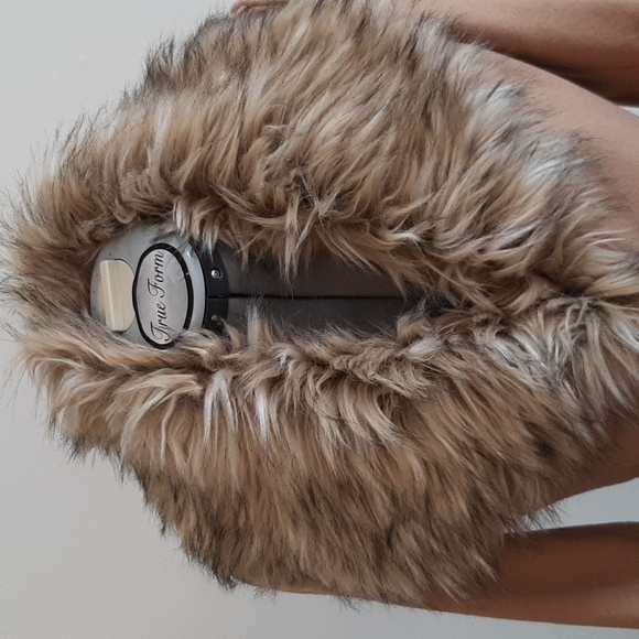 Faux fur guess jacket - Picture 9 of 9